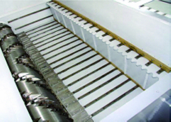 Pusher for single shaft secondary shredder Pusher for single shaft secondary shredder